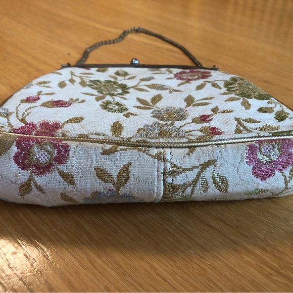 Vintage Floral Tapestry Handbag - Picture 2 of 7
